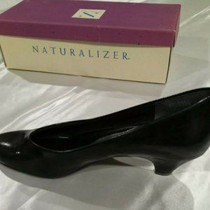 Naturalizer Katherine Black Shiny Size 9 1/2 3A